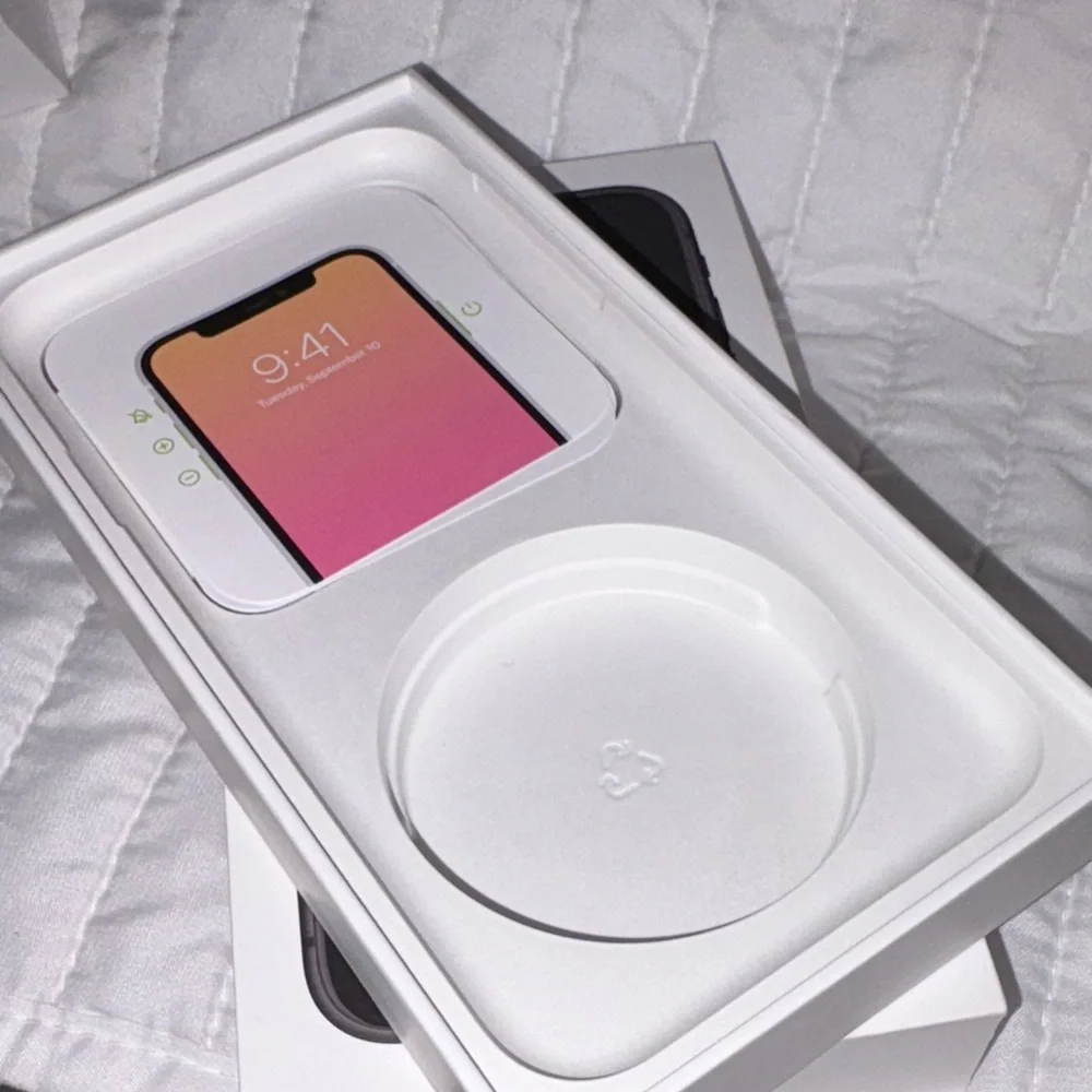 Apple iPhone 11 - Sleek Black Finish